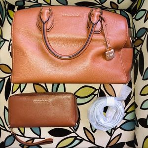 Michael Kors Tote Set Bag & Wristlet Wallet Brown